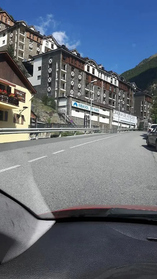 Comfortable Studio With Mountain View In Arinsal 40 M² + Ski Storage