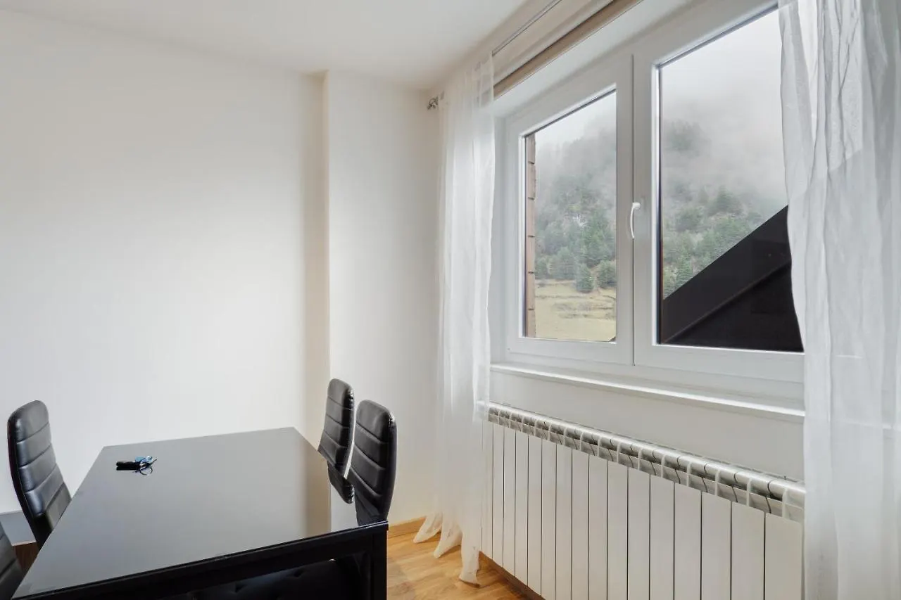 Comfortable Studio With Mountain View In Arinsal 40 M² + Ski Storage